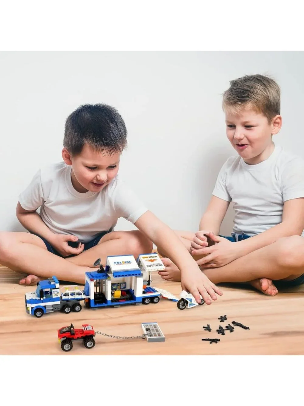Mobile Command Center Truck Building Blocks Set | Police Vehicles & Action Toys